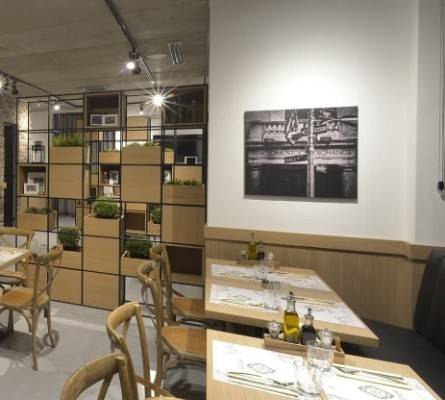 34448492_384499848740259_2997971319607263232_n